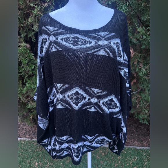 Sweet Kizz Sweaters - Women’s Sweet Kizz Black and White Aztec Print Poncho size 3X